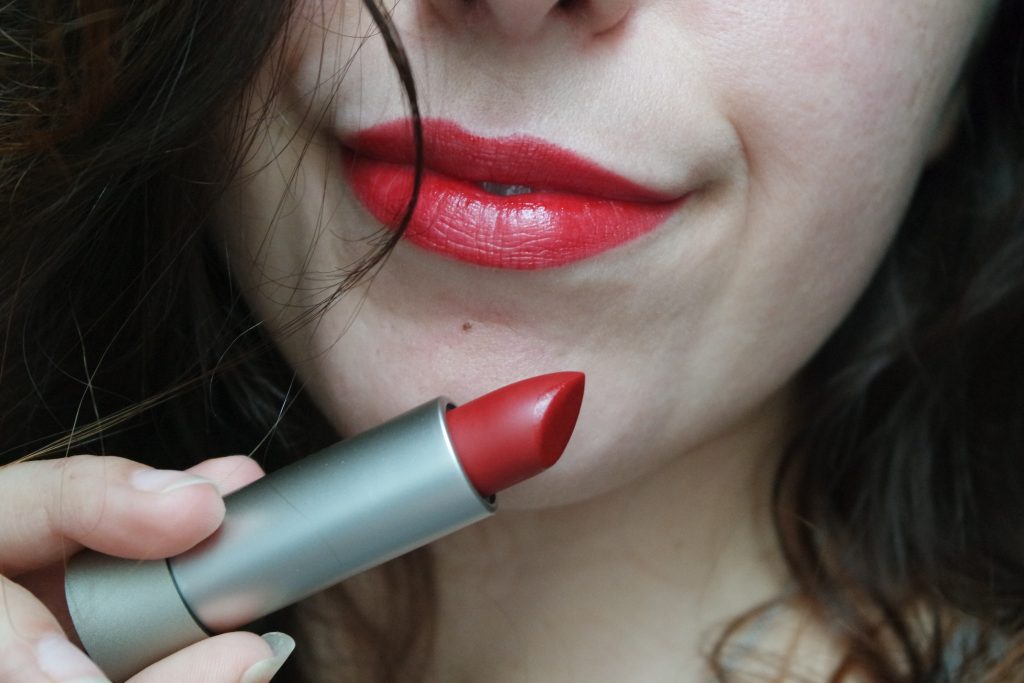 swatch ilia beauty strike it up rouge lèvre