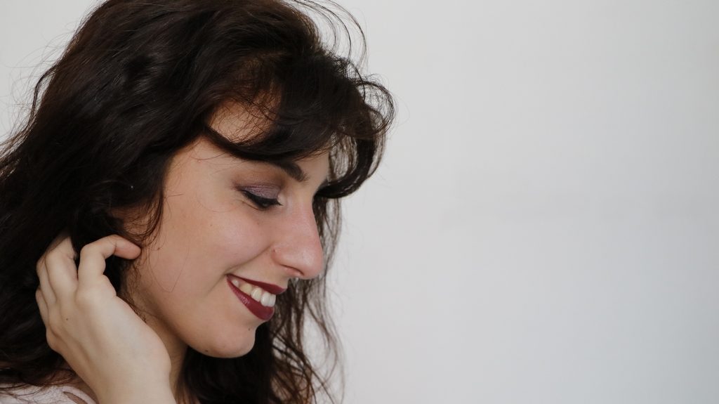 maquillage bio naturel violet versus maquillage conventionnel