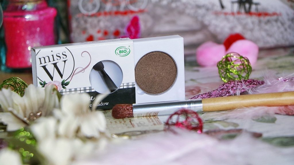 miss w regard de braise marron fard a paupiere biotyfull box fevrier 2019-2.jpeg