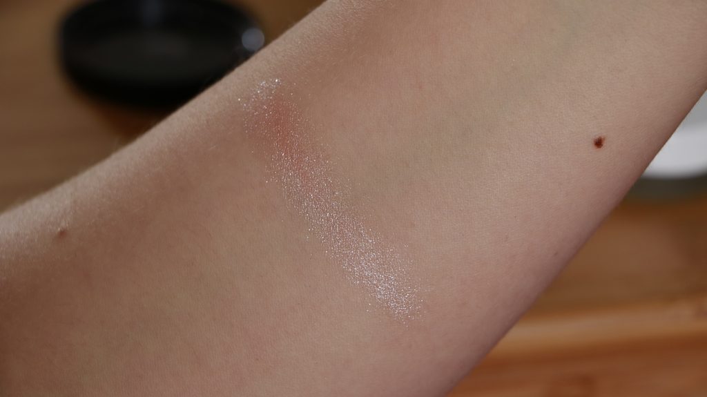 blush lily lolo highlighter doll face swatch