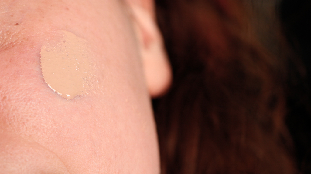 Swatch-madara-fond-de-teint-skin-equal-rose-ivory