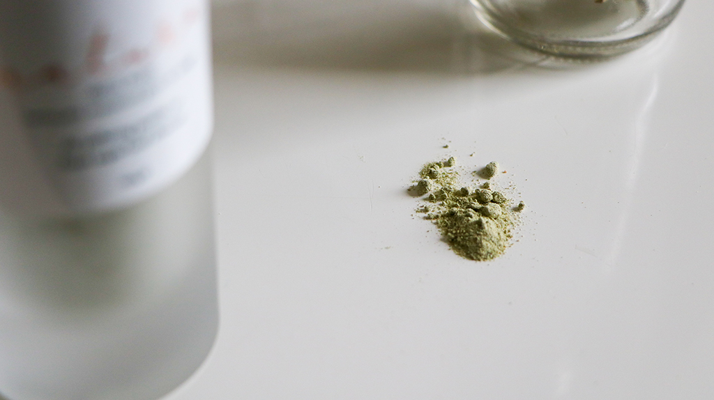 poudre-nettoyante-naturelle-détoxifiante